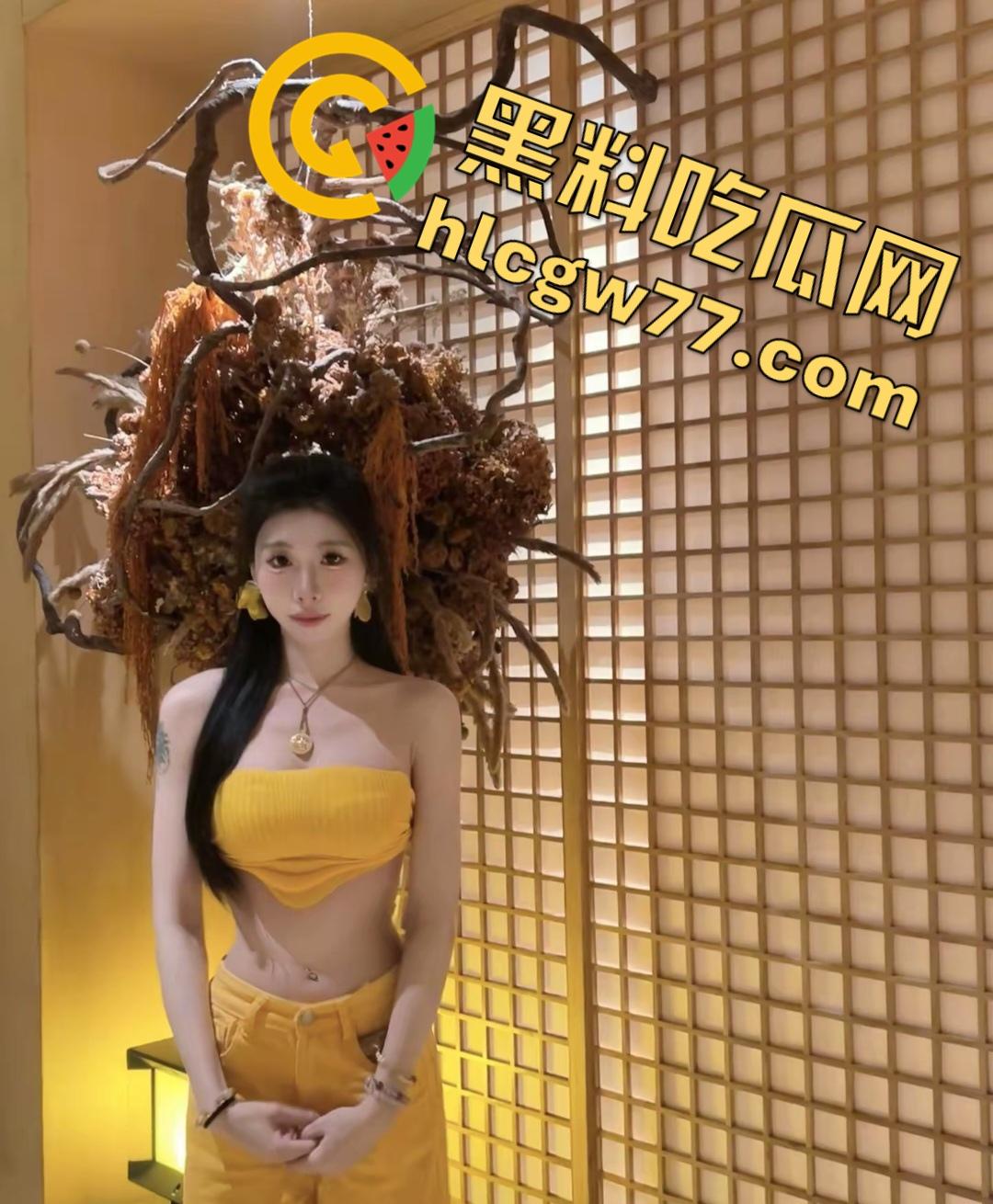 抖音【菜菜子】车震堂弟，户外露出被后入发动机盖都压凹了，观音坐莲吸收人体精华！  第2张