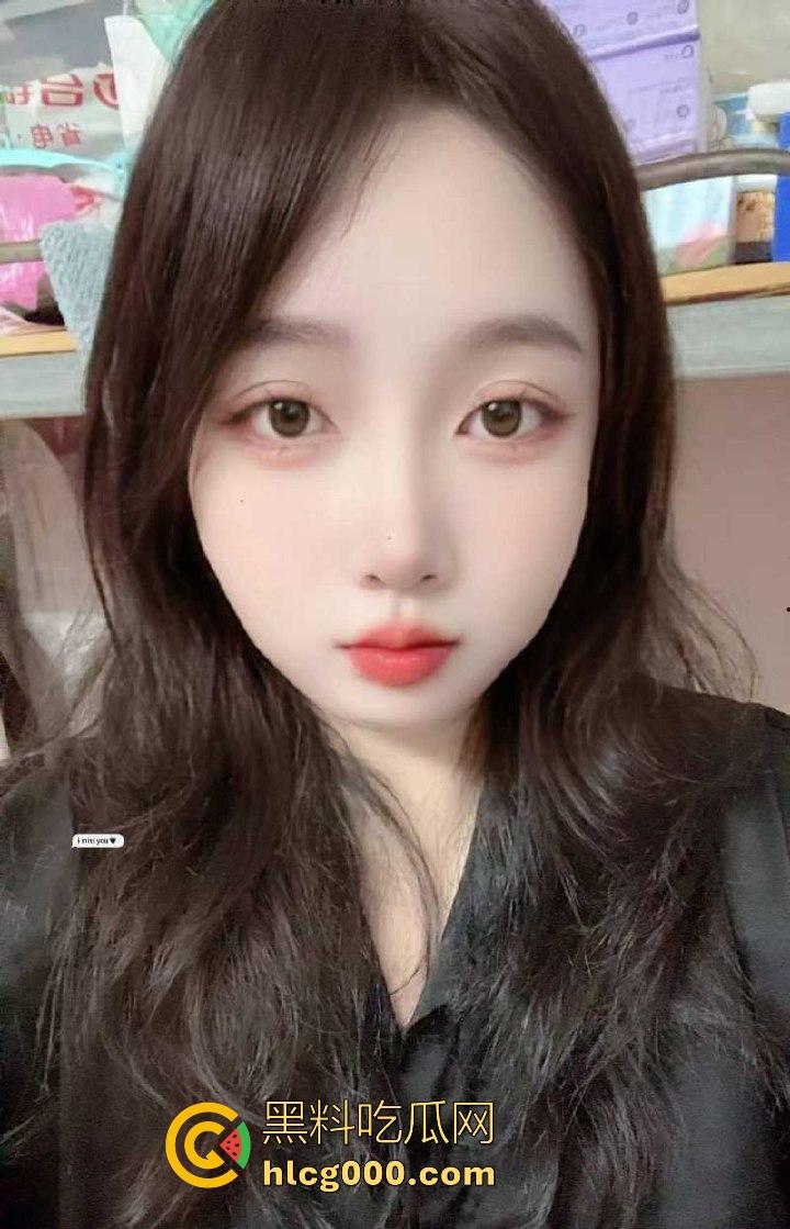 贵州微胖嫩妹【李曼】露脸调教视频曝光，微胖骚母狗黄瓜扣穴自慰，主动骑乘后入肥臀！  第3张