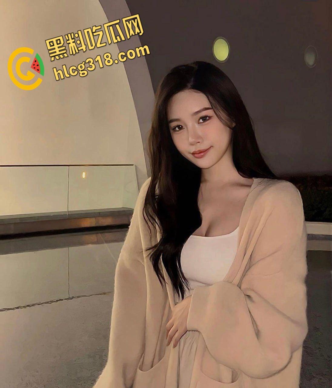 台湾巨乳学生妹，主动脱下内裤深情口交，女上位迷情性爱，奶子随着动作摇摇晃晃！  第2张