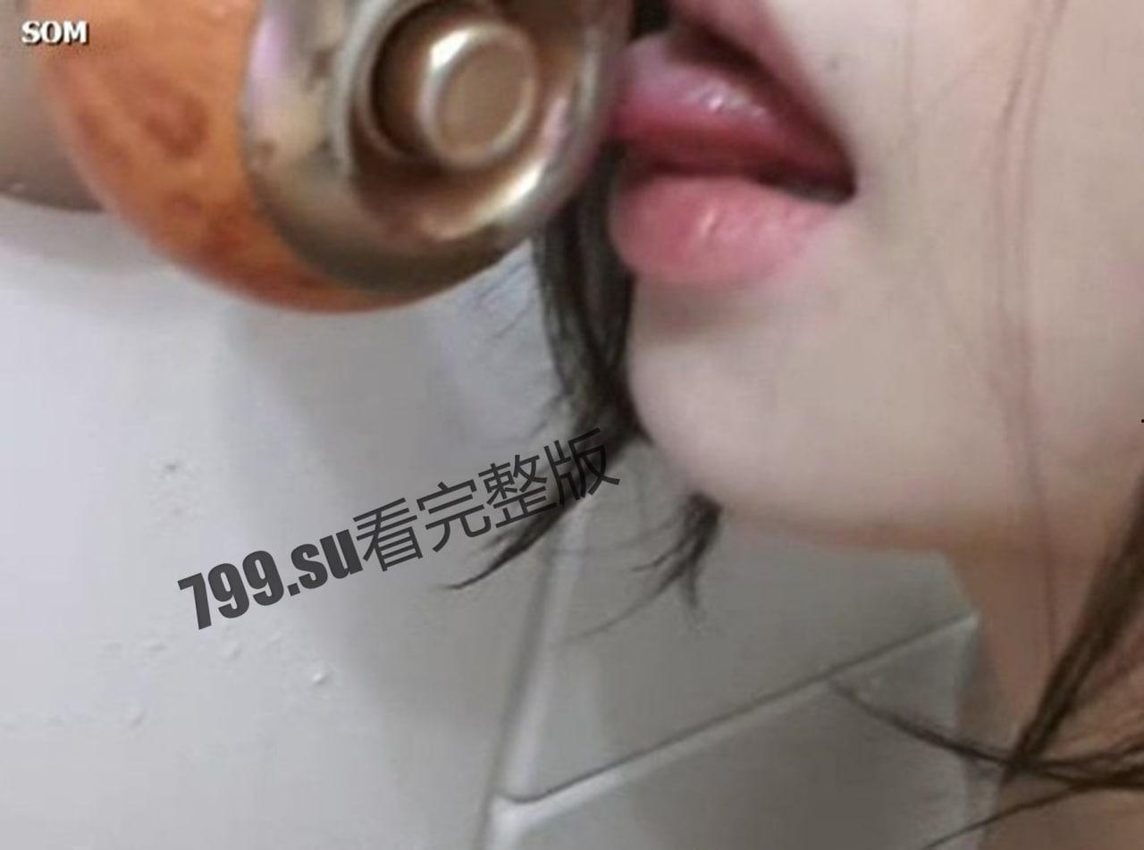 高颜值清纯韩国女孩 浴室洗澡忍不住发骚 门把手顶进了淫穴 疯狂抽插  第4张