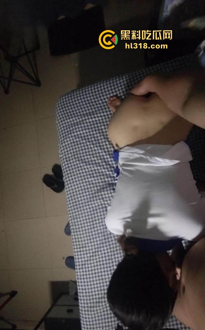 海角乱伦大神【我有个萝莉小表妹】最新力作！表妹深圳校服诱惑，被各种姿势花式打桩爆操，激情满满！  第5张