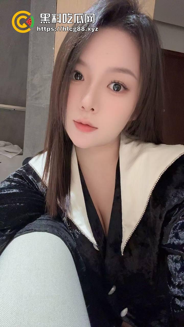 群里哥们女友给金主包养，洗逼里精液还报备，男主舔着等女友日完约会，真他妈绿帽王！  第16张