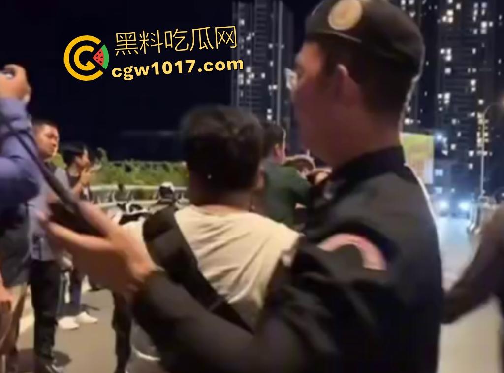 中国猪仔女在柬埔寨爬杆求救被抓,哭喊绑架救命实为诈骗园区逃奴,警方押回园区续命,活该,谁让你诈骗! 第3张 中国猪仔女在柬埔寨爬杆求救被抓,哭喊绑架救命实为诈骗园区逃奴,警方押回园区续命,活该,谁让你诈骗! 第3张