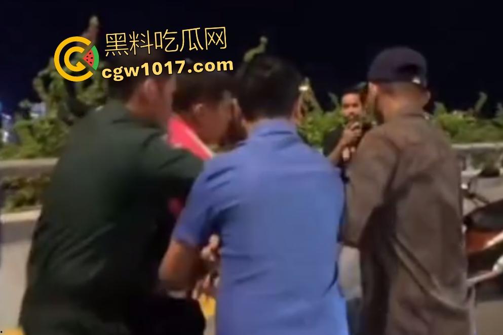 中国猪仔女在柬埔寨爬杆求救被抓,哭喊绑架救命实为诈骗园区逃奴,警方押回园区续命,活该,谁让你诈骗! 第4张 中国猪仔女在柬埔寨爬杆求救被抓,哭喊绑架救命实为诈骗园区逃奴,警方押回园区续命,活该,谁让你诈骗! 第4张