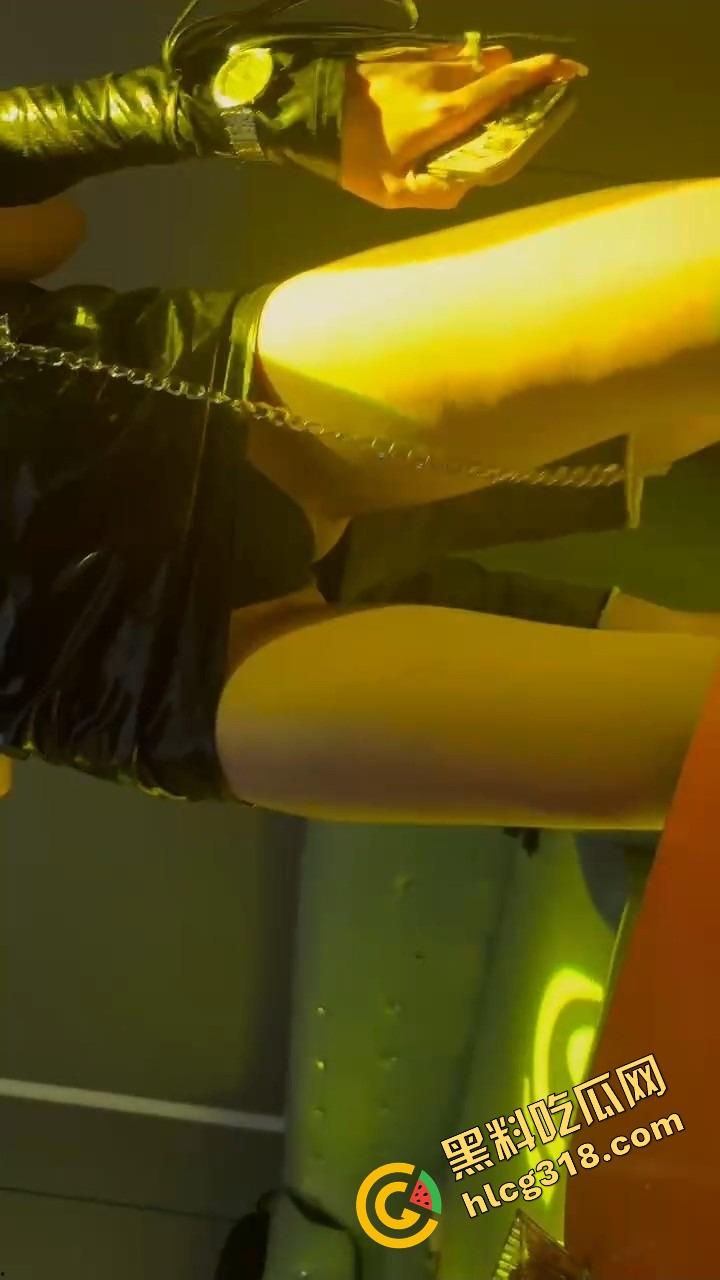 酒吧玩腻了，KTV深夜全是淫patient乱蹦迪，后半场屁股扎堆开唱，老板都睁一只眼闭一只眼！  第15张