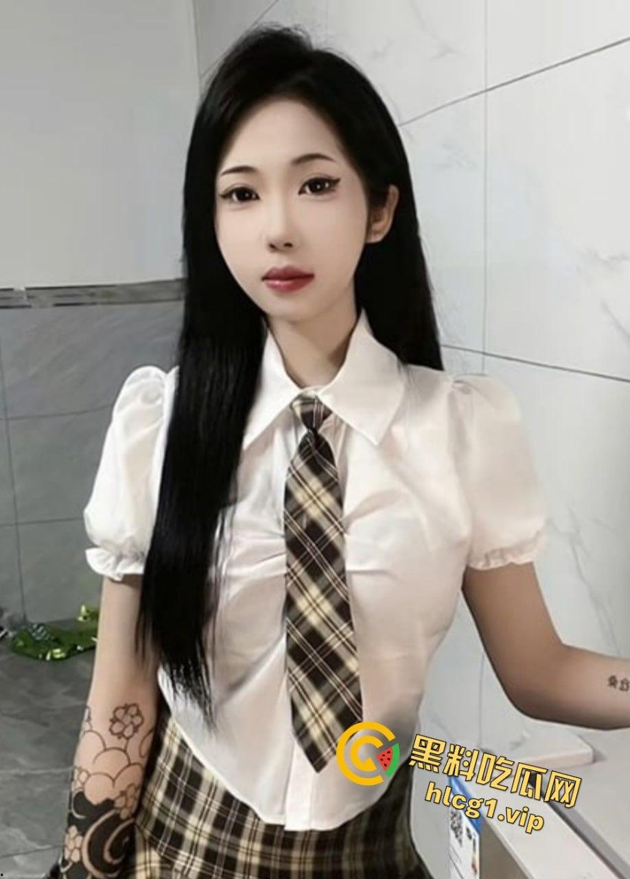 快手PK战惊现劲爆一幕！『万重山』力压『高冷小美』，惩罚环节竟然蕾丝内裤微露逼毛  第8张