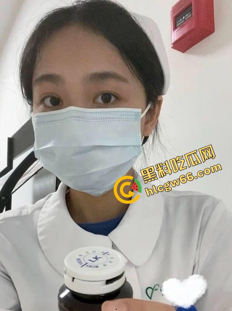 深圳罗湖人民医院反差护士『王艾琳』白天打针救人，晚上主动脱裤求插，深圳最会反差装的职业淫娃！  第4张