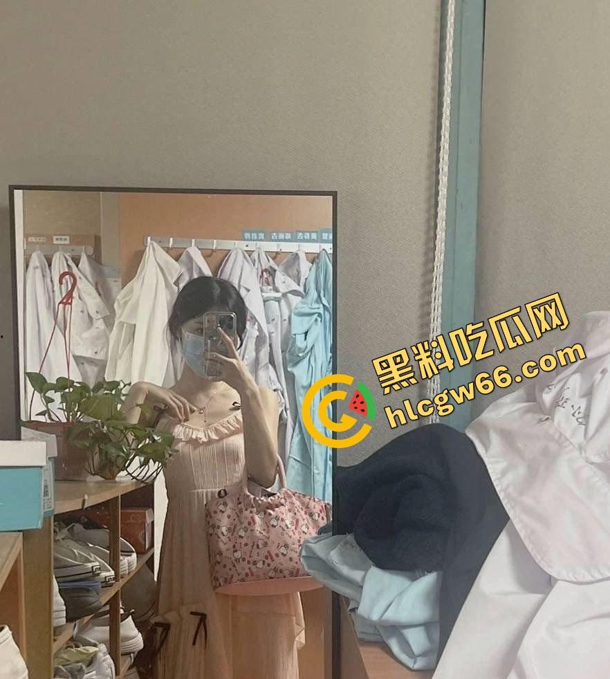 深圳罗湖人民医院反差护士『王艾琳』白天打针救人，晚上主动脱裤求插，深圳最会反差装的职业淫娃！  第5张