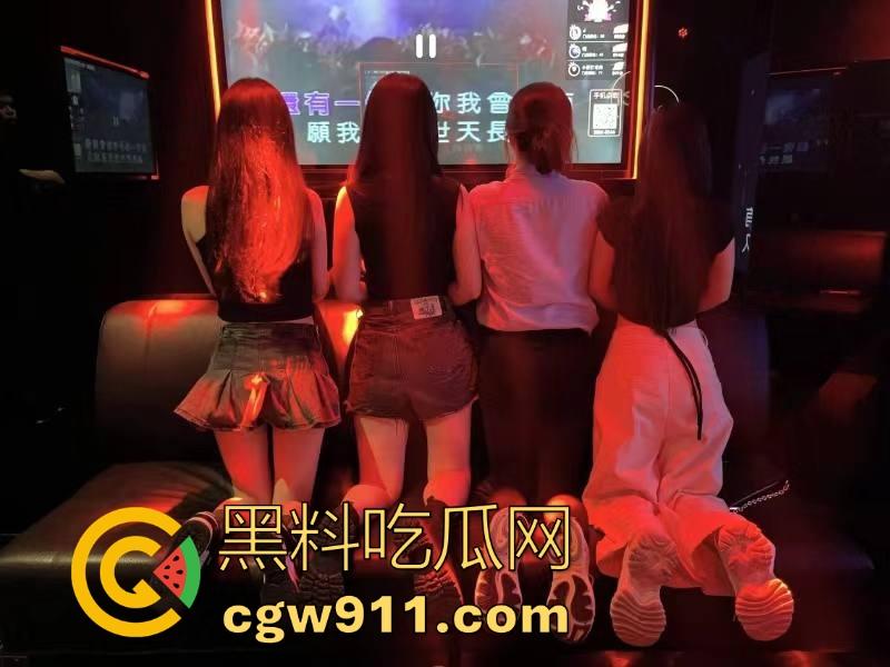 带你体验一下有钱人的包厢文化，极品模特大长腿，两杯酒下肚就开操，有钱真的可以为所欲为！  第11张