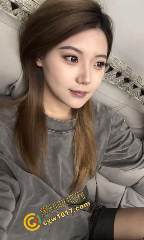 北京女大学生【张佳瑶】被金主包养视频泄密！露脸口交，舌尖拉丝，女上后入轮番爆操，淫液喷溅，画面刺激无比！  第1张