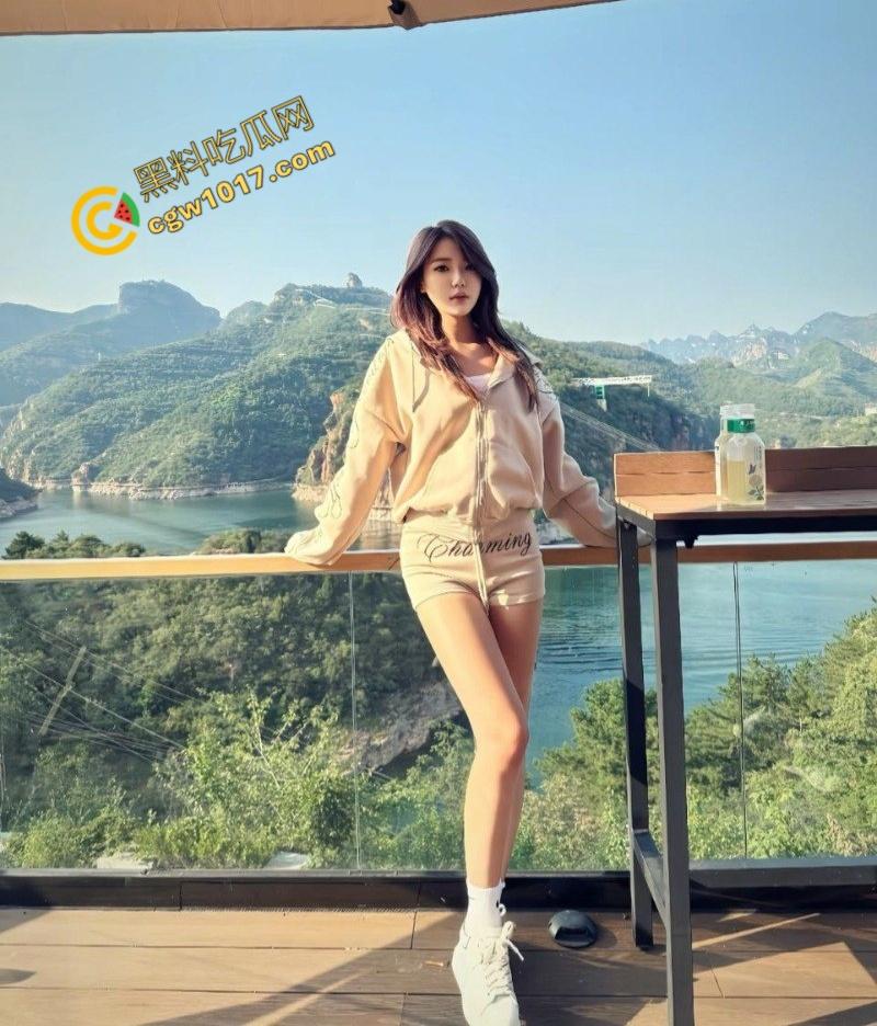 北京女大学生【张佳瑶】被金主包养视频泄密！露脸口交，舌尖拉丝，女上后入轮番爆操，淫液喷溅，画面刺激无比！  第3张