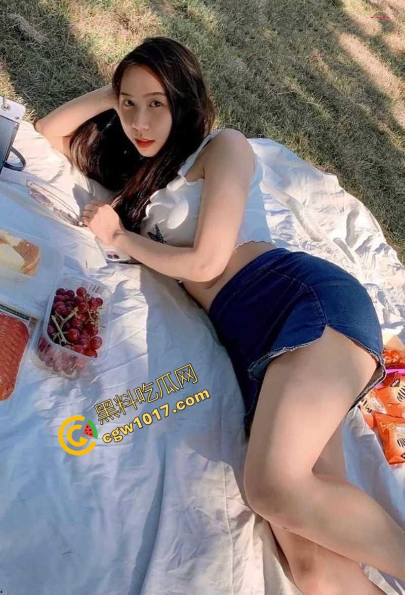 北京金融白领【韩雨婷】偷情视频爆光：日常贤妻夜间荡妇，办公室与领导交欢，深喉跪舔无下限，淫贱至极！  第2张