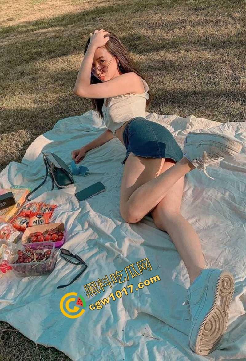 北京金融白领【韩雨婷】偷情视频爆光：日常贤妻夜间荡妇，办公室与领导交欢，深喉跪舔无下限，淫贱至极！  第3张