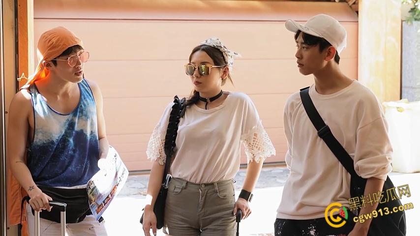 韩国高清三级《红色比基尼》，富家女偷拍闺蜜夫妻做爱，反被闺蜜男友强推爆操，闺蜜秒变情敌 !  第1张