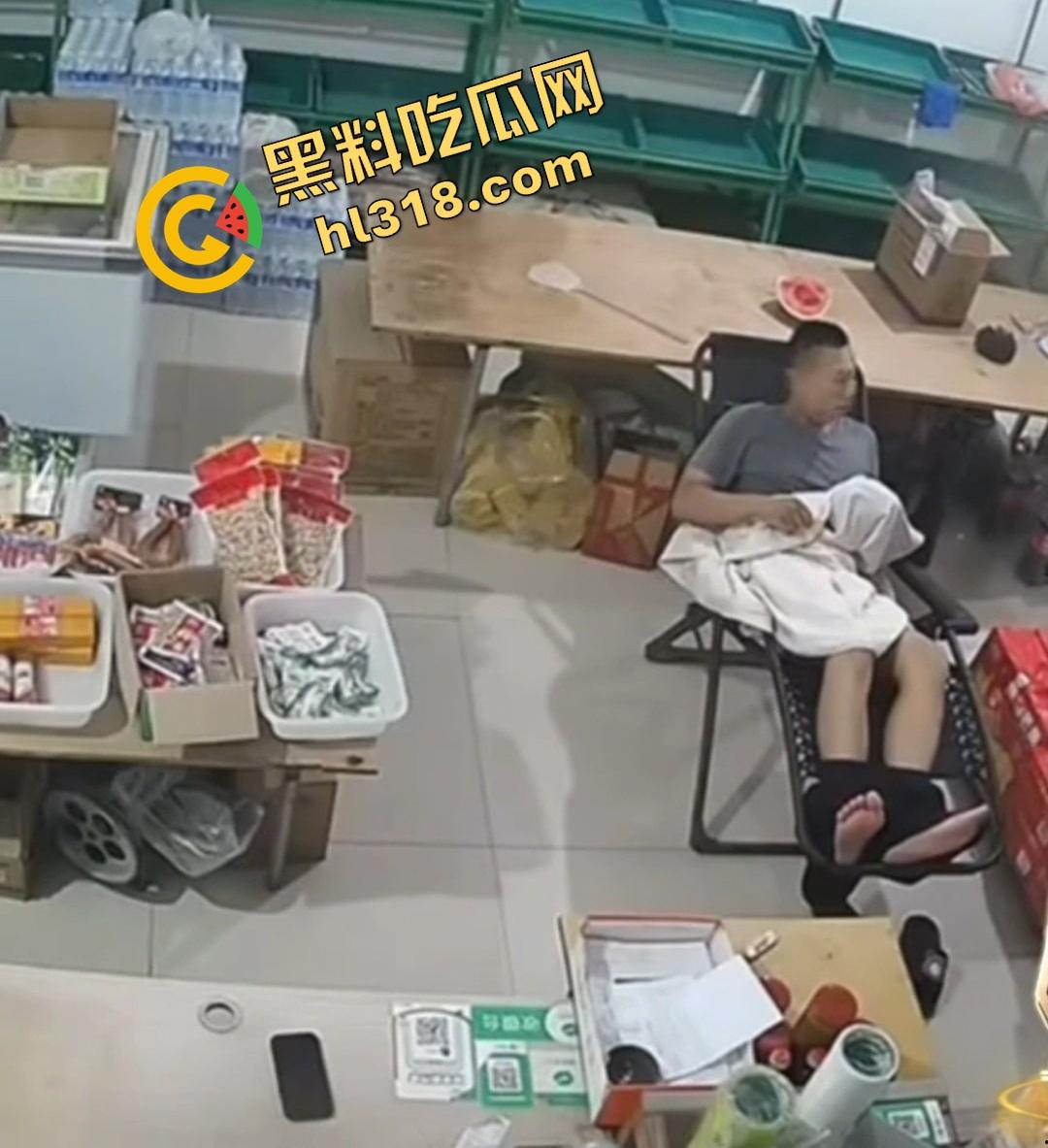 大白天门店打飞机被顾客撞见,店主骚到开着门撸管,顾客进门直接吓懵,这饥渴劲头是真服了! 第9张 大白天门店打飞机被顾客撞见,店主骚到开着门撸管,顾客进门直接吓懵,这饥渴劲头是真服了! 第9张
