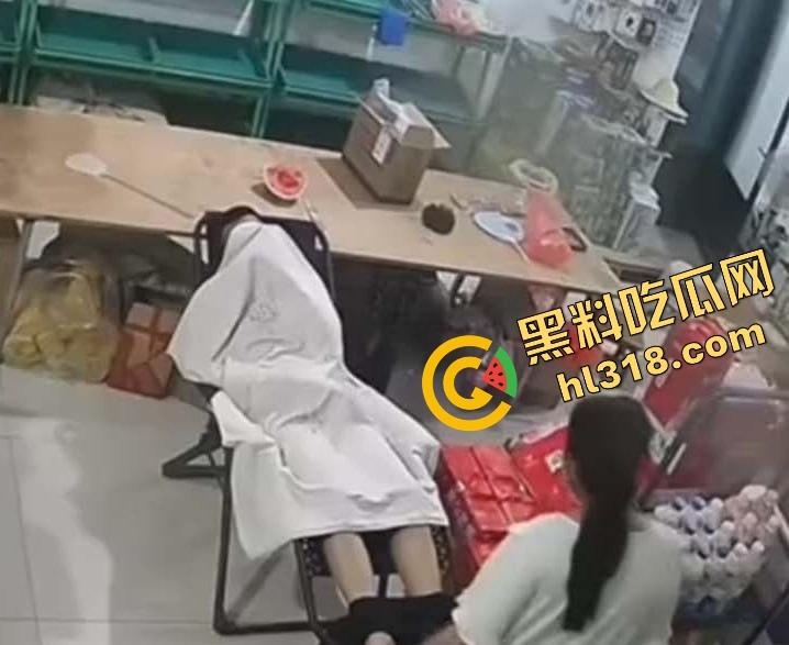 大白天门店打飞机被顾客撞见,店主骚到开着门撸管,顾客进门直接吓懵,这饥渴劲头是真服了! 第12张 大白天门店打飞机被顾客撞见,店主骚到开着门撸管,顾客进门直接吓懵,这饥渴劲头是真服了! 第12张