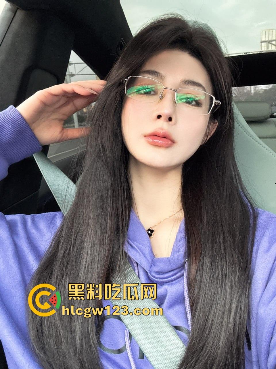 南京女秘书请假说去汇报方案，转身就跟金主爸爸开房，趴窗边奶子半露掀裙就开操，酒店落地窗上全是水！  第5张