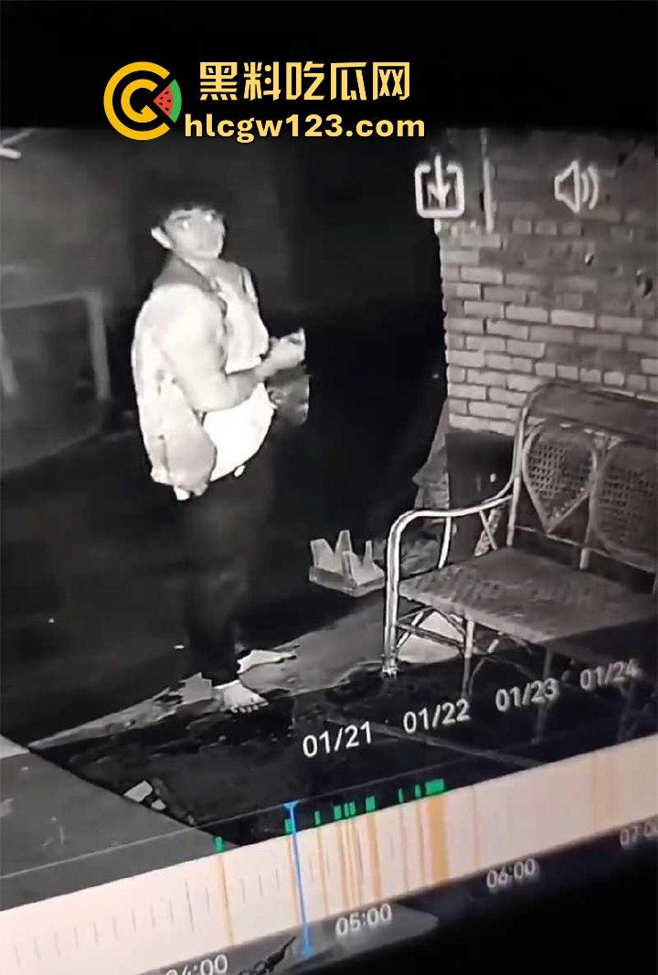 恐怖真实鬼上身 监控拍下可怕全过程 口撕活鸡只喝血吃鸡头 全身抽搐痉挛 最后找法师驱邪！  第2张