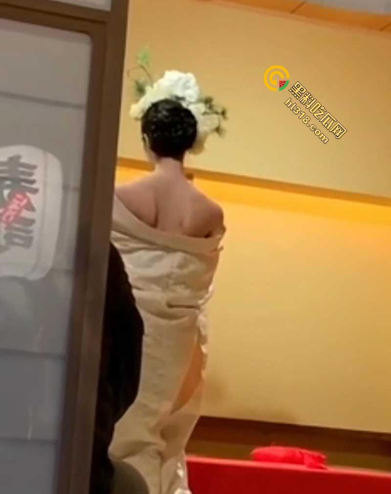 富商品鉴日本特色人体寿司偷拍视频流出，艺妓美女优雅褪下和服，露出白嫩肉体，秀色可餐！  第5张