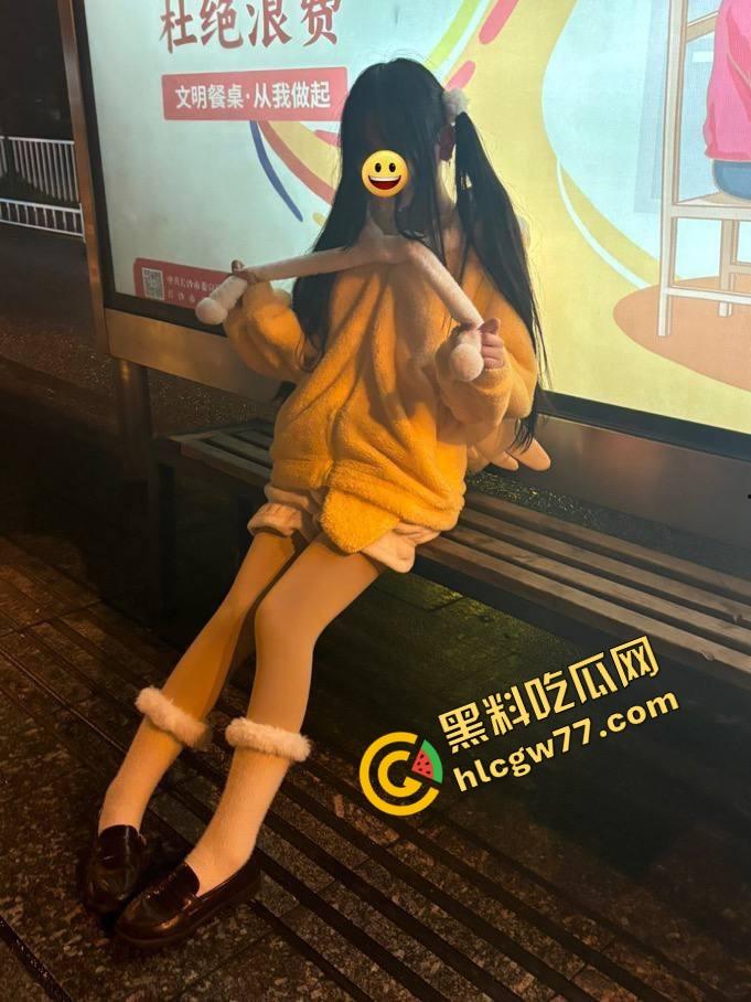 天津淫荡母狗『赵曦』萝莉脸配魔鬼御姐身，嫩洞喷汁奶子弹得能炸眼，操一炮香得鸡巴烧断！  第2张