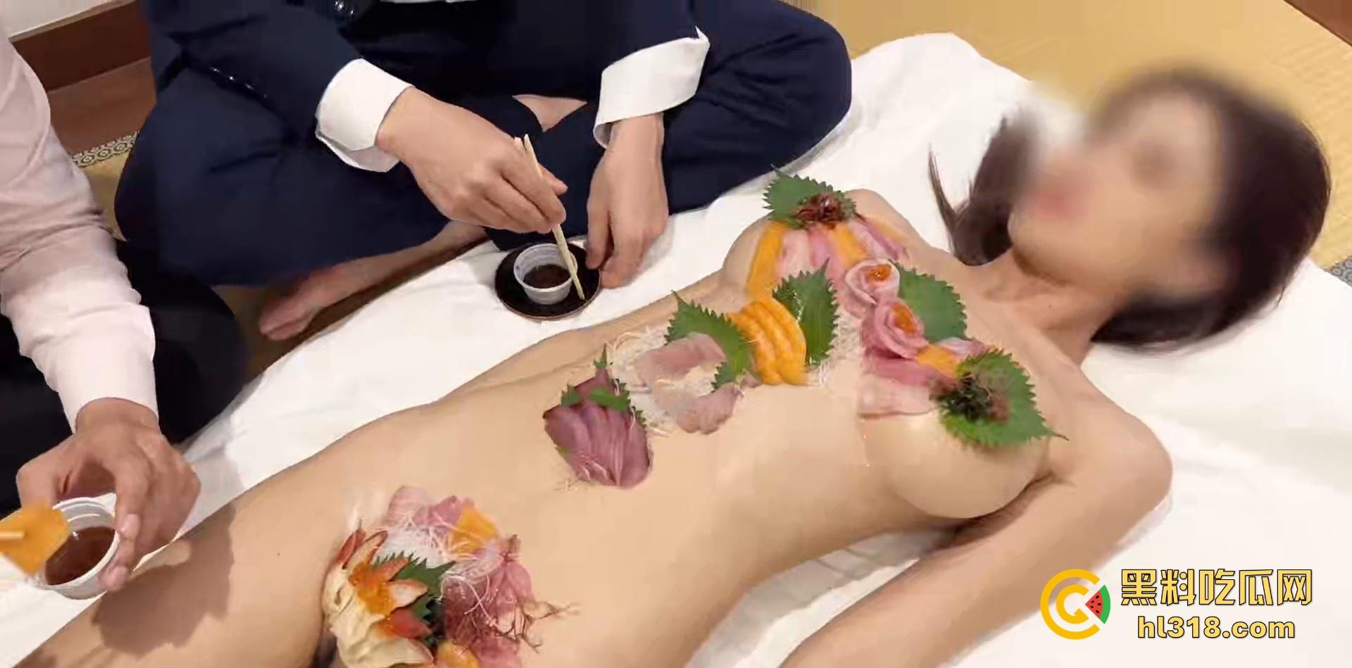 富商品鉴日本特色人体寿司偷拍视频流出，艺妓美女优雅褪下和服，露出白嫩肉体，秀色可餐！  第7张