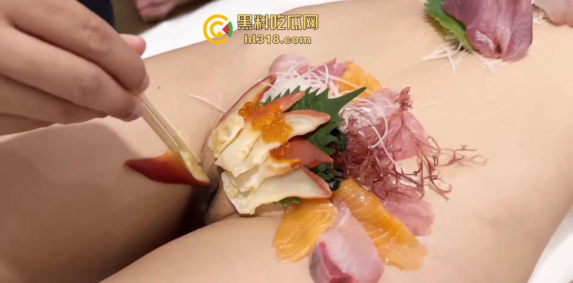 富商品鉴日本特色人体寿司偷拍视频流出，艺妓美女优雅褪下和服，露出白嫩肉体，秀色可餐！  第8张