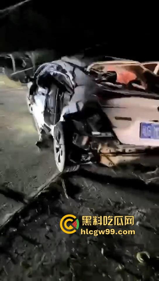 湛江雷州东里镇春节变丧场，士头路口惨烈车祸 ，家人还在吃席 ，这边已经送命了！  第1张