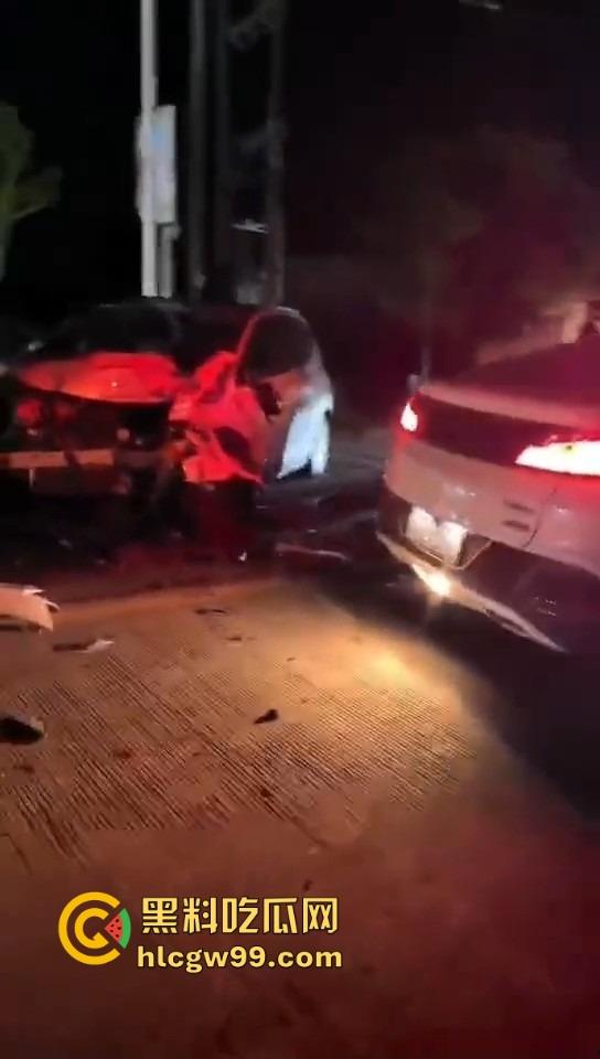 湛江雷州东里镇春节变丧场，士头路口惨烈车祸 ，家人还在吃席 ，这边已经送命了！  第4张