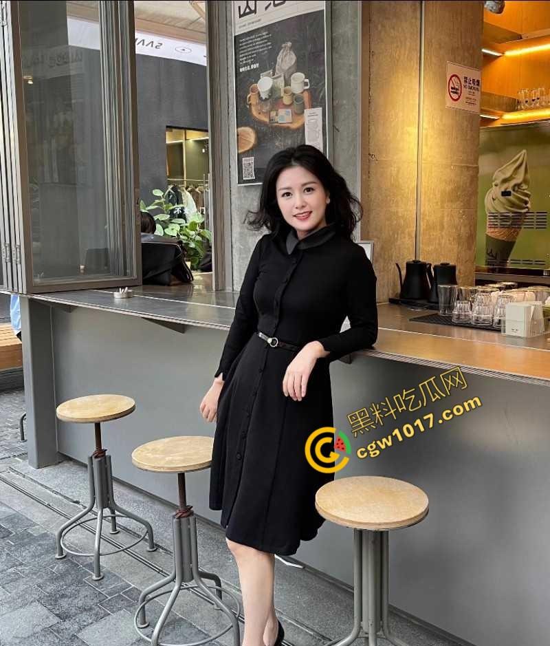 乱伦大神爆操性感小嫂子：哄骗发情嫂子说表姐睡觉，故意大力打桩让其浪叫给表姐听，羞辱与欲望齐飞！  第1张