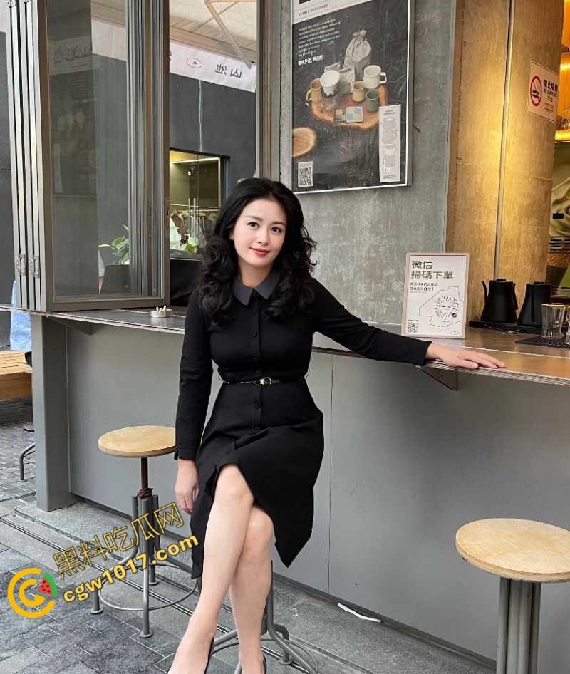 乱伦大神爆操性感小嫂子：哄骗发情嫂子说表姐睡觉，故意大力打桩让其浪叫给表姐听，羞辱与欲望齐飞！  第2张