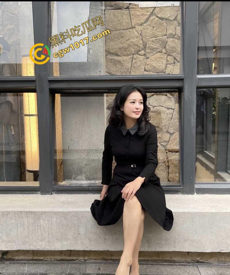 乱伦大神爆操性感小嫂子：哄骗发情嫂子说表姐睡觉，故意大力打桩让其浪叫给表姐听，羞辱与欲望齐飞！  第3张