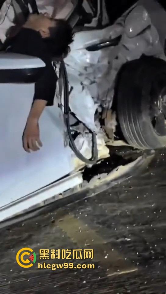 湛江雷州东里镇春节变丧场，士头路口惨烈车祸 ，家人还在吃席 ，这边已经送命了！  第7张