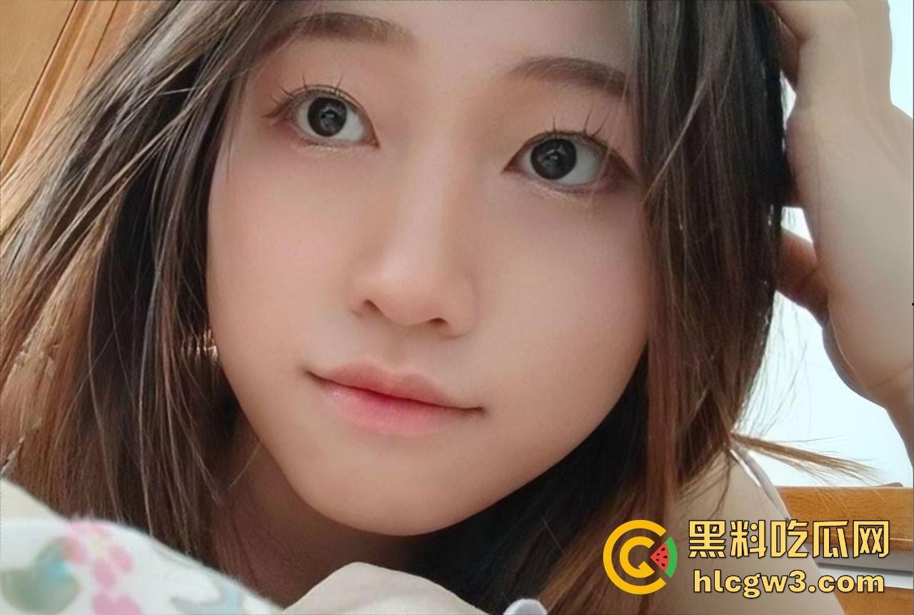 高颜女主【盛雅雯】反差白嫩母狗叼狗链啪啪，肛塞情趣白丝疯狂自虐，口交伺候玩到失控！  第1张