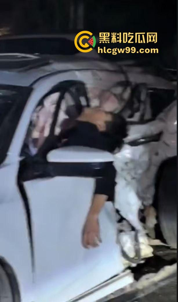 湛江雷州东里镇春节变丧场，士头路口惨烈车祸 ，家人还在吃席 ，这边已经送命了！  第8张