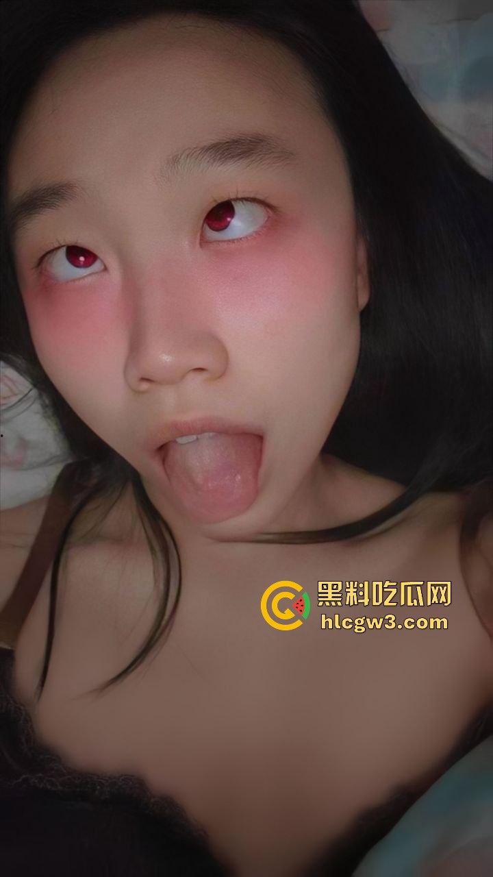 高颜女主【盛雅雯】反差白嫩母狗叼狗链啪啪，肛塞情趣白丝疯狂自虐，口交伺候玩到失控！  第7张