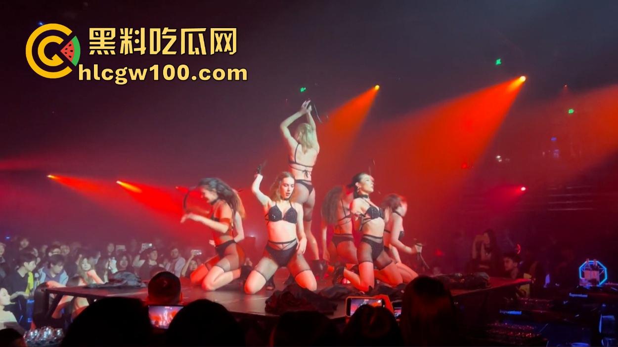 疯马秀进军国内市场第一步，国内酒吧尺度直逼原版，比基尼丁字裤跟疯马秀差的只有一个内裤，骚得不输原版！  第1张