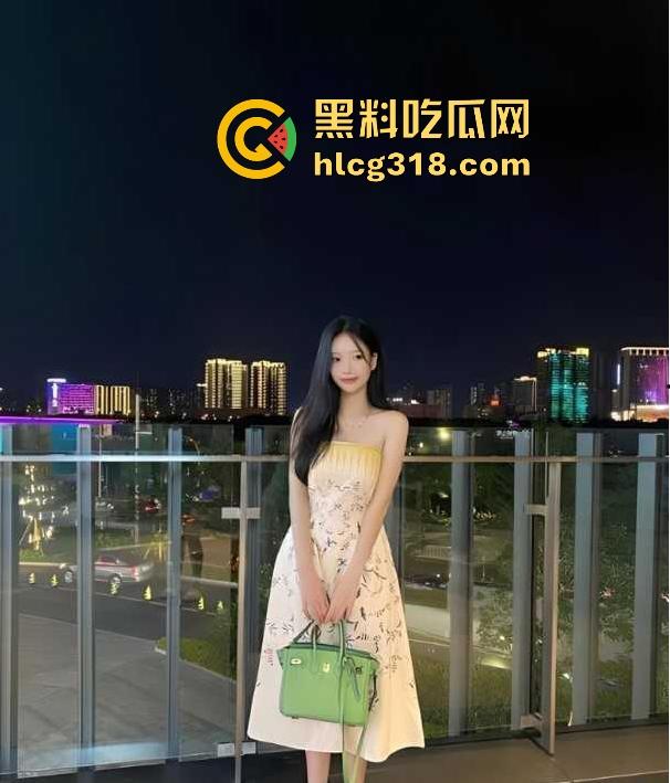 杭州极品大奶骚货【李玉婷】背着舍友拉开衣服自慰骚拍,跟网恋对象性爱视频曝光流出! 第4张 杭州极品大奶骚货【李玉婷】背着舍友拉开衣服自慰骚拍,跟网恋对象性爱视频曝光流出! 第4张
