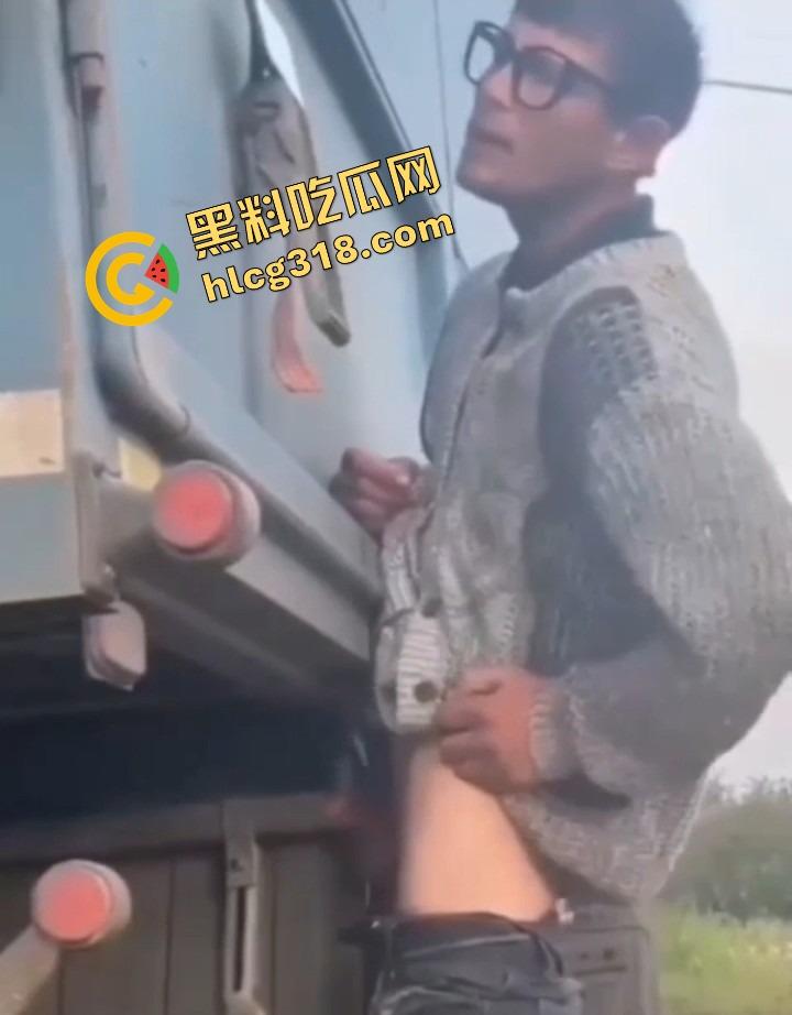 哥们太久没泄压，已经进入见洞就硬状态，见洞就想怼，马桶眼排气管、甚至风吹草动都能让他起反应！  第3张