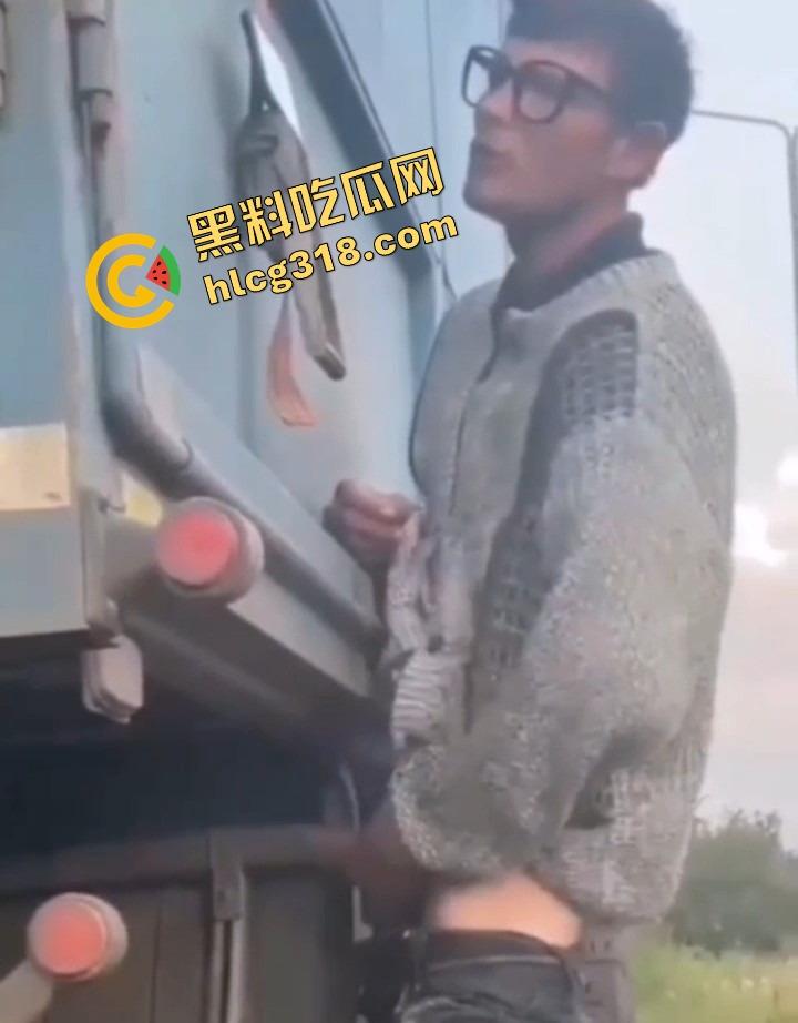 哥们太久没泄压，已经进入见洞就硬状态，见洞就想怼，马桶眼排气管、甚至风吹草动都能让他起反应！  第4张