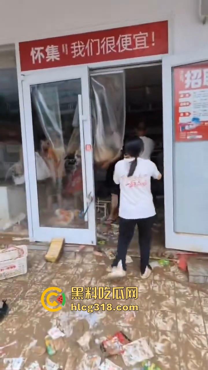 一场水灾，人性尽显！广东肇庆怀集水灾后，赵一鸣零食店遭到疯抢，竟然在广东看到0元购！  第5张