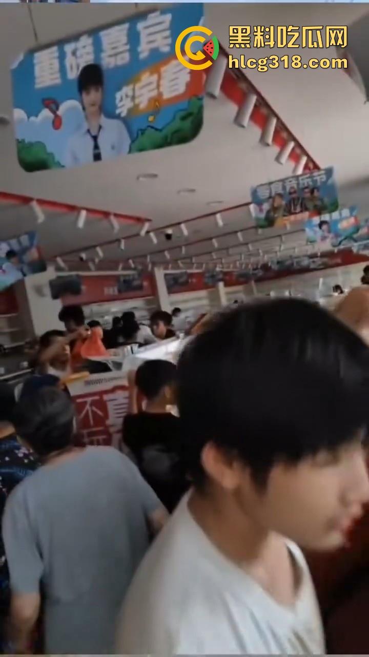 一场水灾，人性尽显！广东肇庆怀集水灾后，赵一鸣零食店遭到疯抢，竟然在广东看到0元购！  第7张