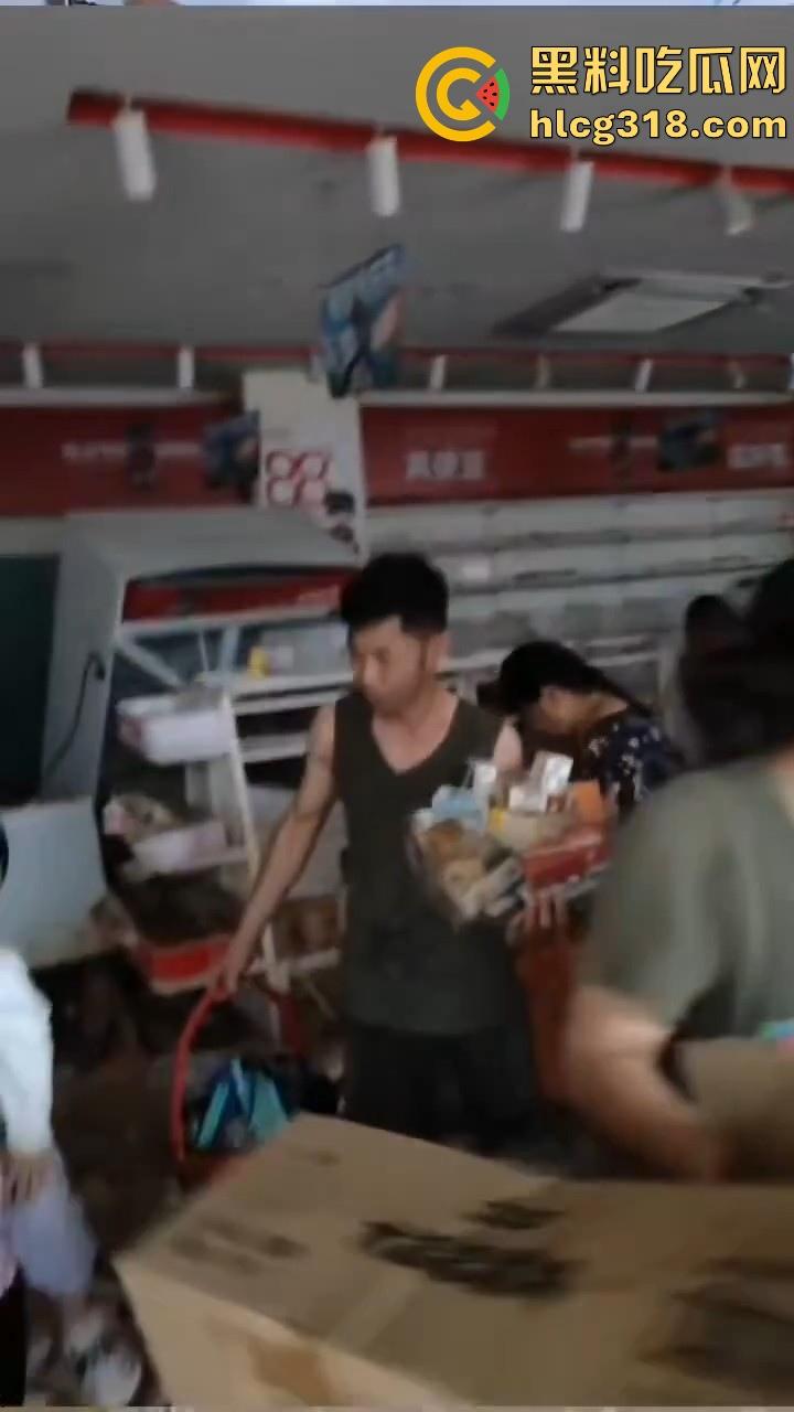 一场水灾，人性尽显！广东肇庆怀集水灾后，赵一鸣零食店遭到疯抢，竟然在广东看到0元购！  第9张