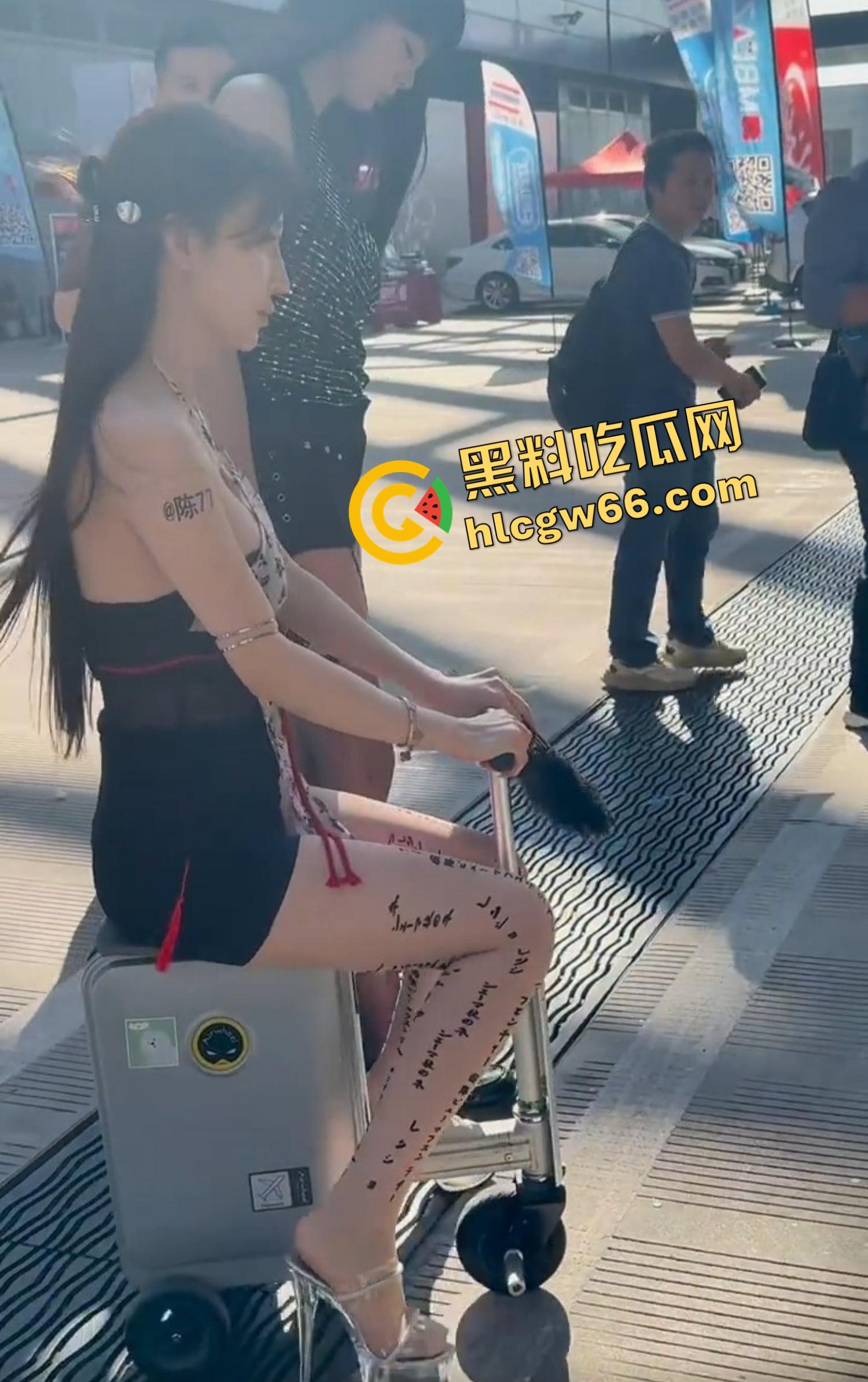 车模『陈77』苏州参展被改装圈大佬带走猛蹬一夜，身材顶得离谱，腿太长了操起来都得站着！  第3张