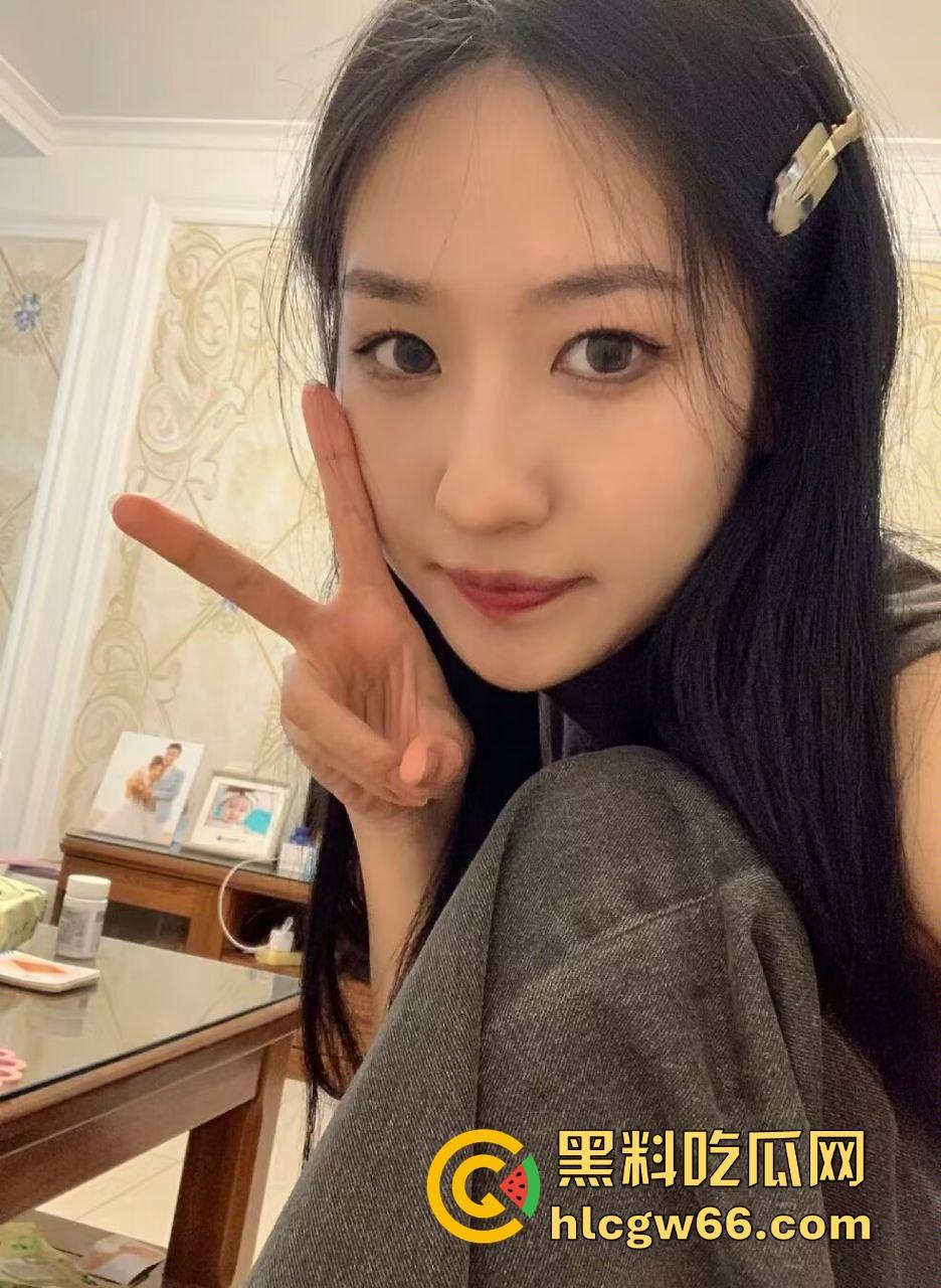 南京财经贸校花『温妮』酒店被金主爆操，骚穴黑森林湿到炸裂，金主射得停不下来！  第1张