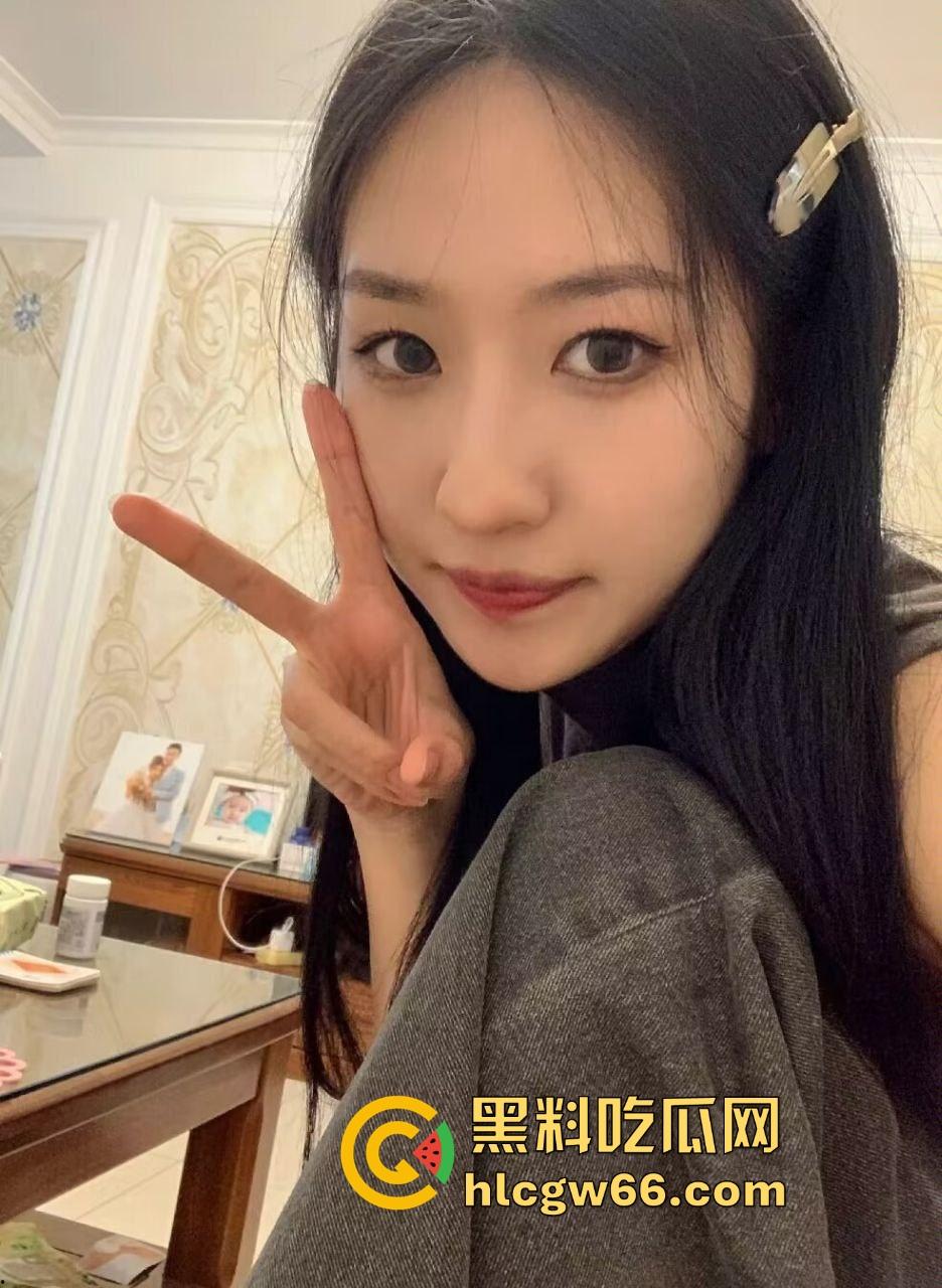 南京财经贸校花『温妮』酒店被金主爆操，骚穴黑森林湿到炸裂，金主射得停不下来！  第2张