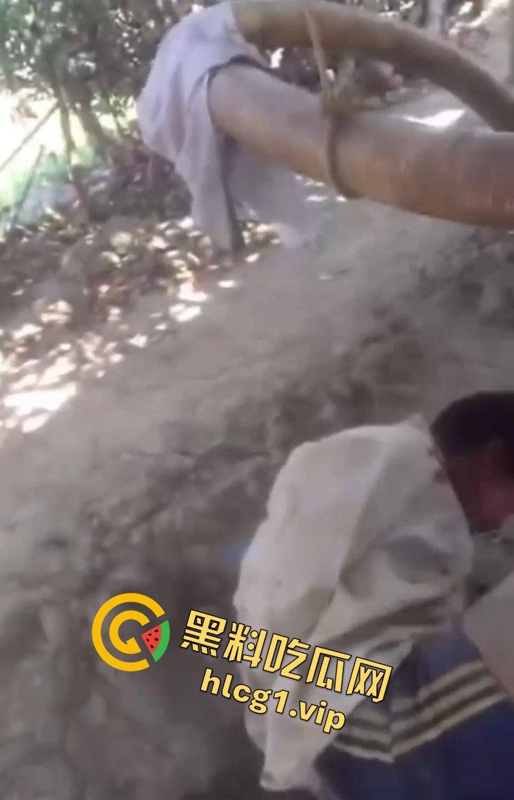 缅甸妙瓦底军阀虐待人质视频曝光，男子被殴打至面目全非，血迹斑斑的恐怖真相！  第5张