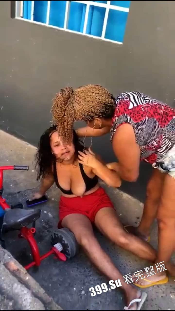 仙女打架篇  全员武行 极限拉扯 不过为什么都能把胸给打出来 第6张