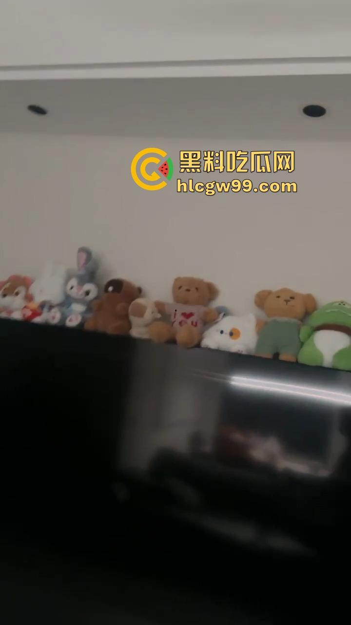 重庆情人节情人节第一抓，女友带弟弟捉奸一脚踹门，男友张史睡野鸡被抓还装淡定先莫慌，盘盘先！  第2张