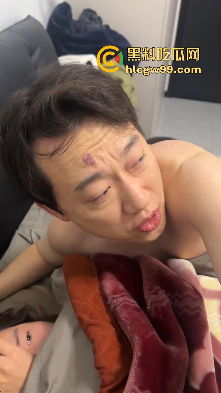 重庆情人节情人节第一抓，女友带弟弟捉奸一脚踹门，男友张史睡野鸡被抓还装淡定先莫慌，盘盘先！  第12张