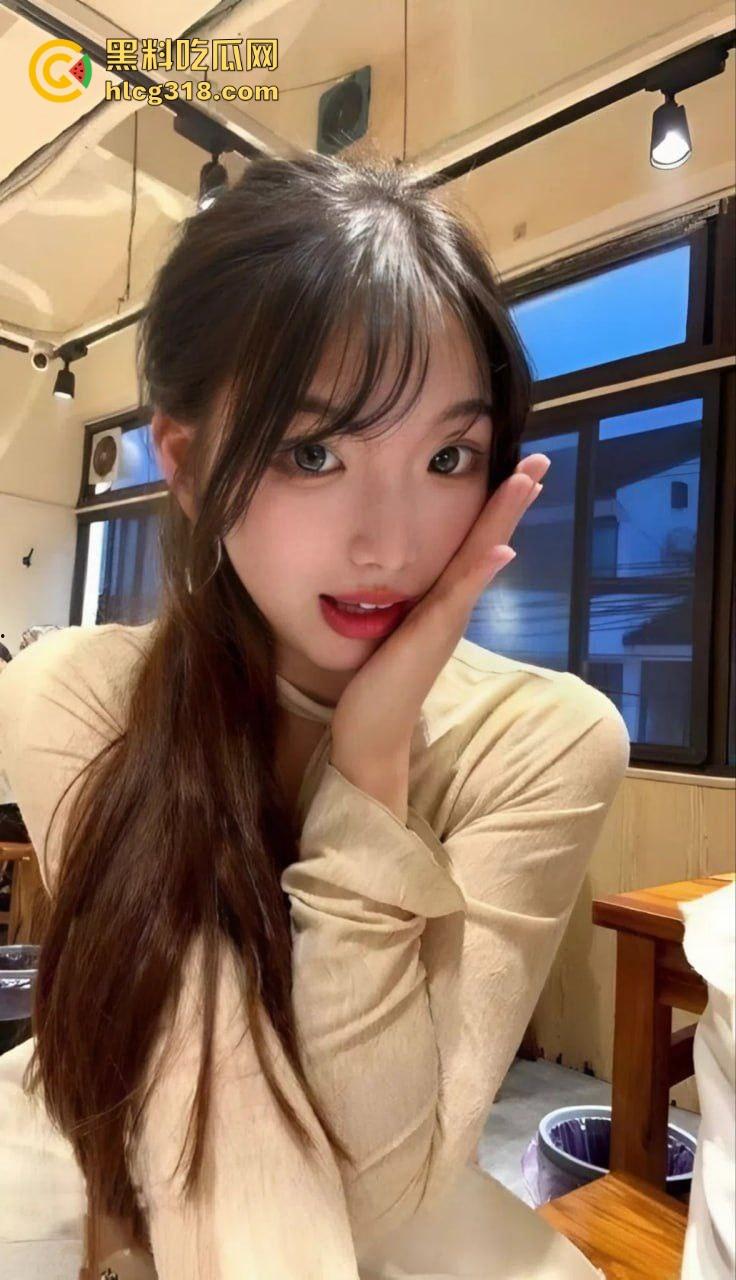 低俗直播PK惩罚，女主播输了被男助手的用皮带疯狂抽打屁股，感觉连吃奶的劲都使出来了，看着都疼！  第1张